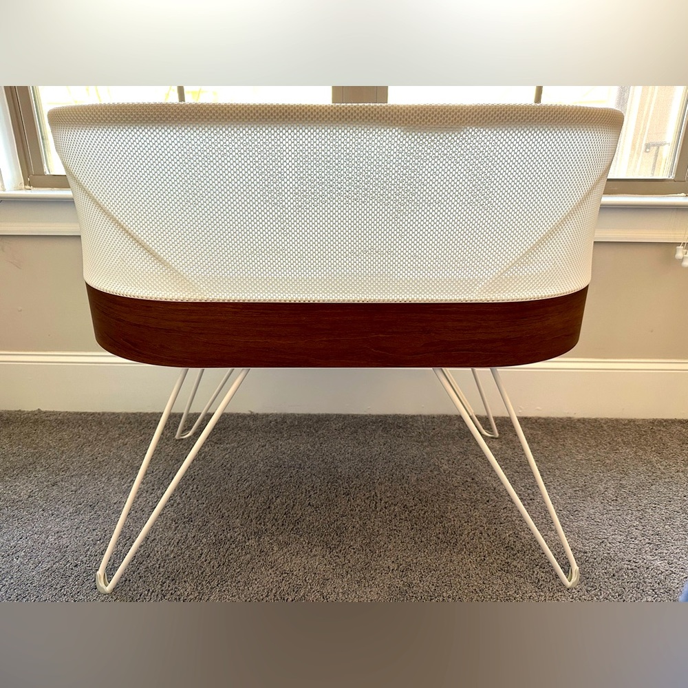 SOLD-Snoo Smart Sleeper Bassinet
